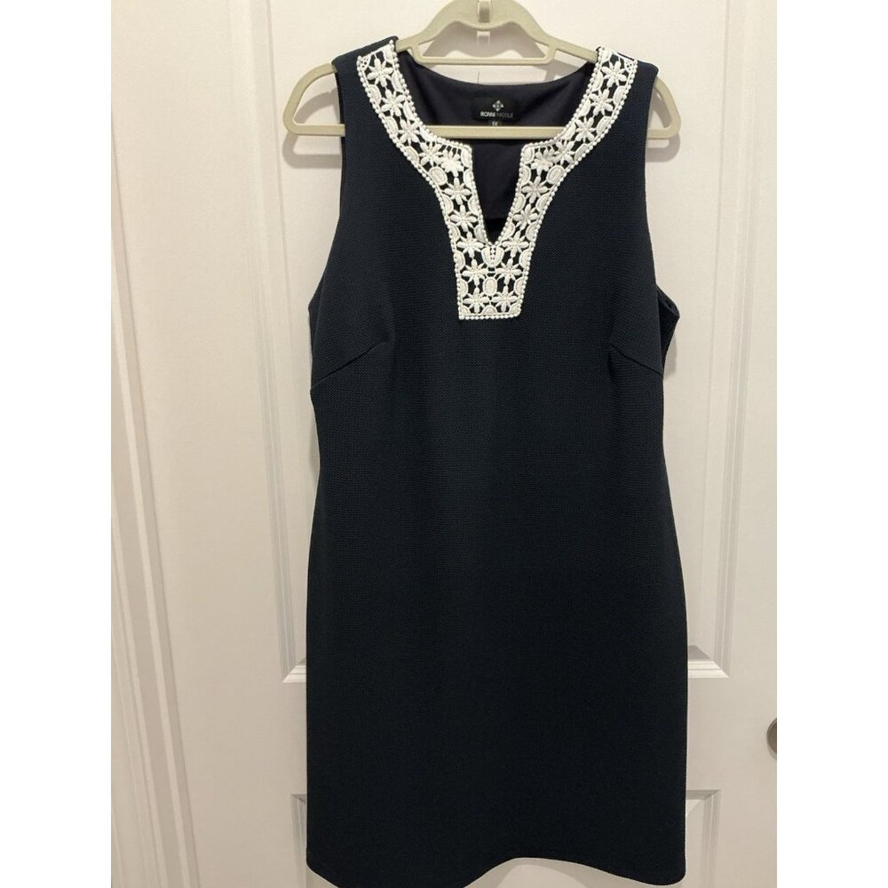 Ronni Nicole Dress Size 1X Black V-Neck White Floral Embroidered Appliqué